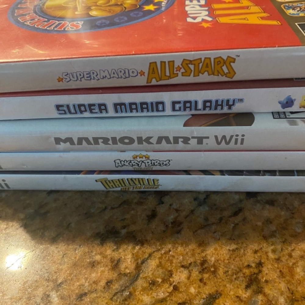Nintendo Wii Super Mario Game Collection - and others - Picture 2 of 9